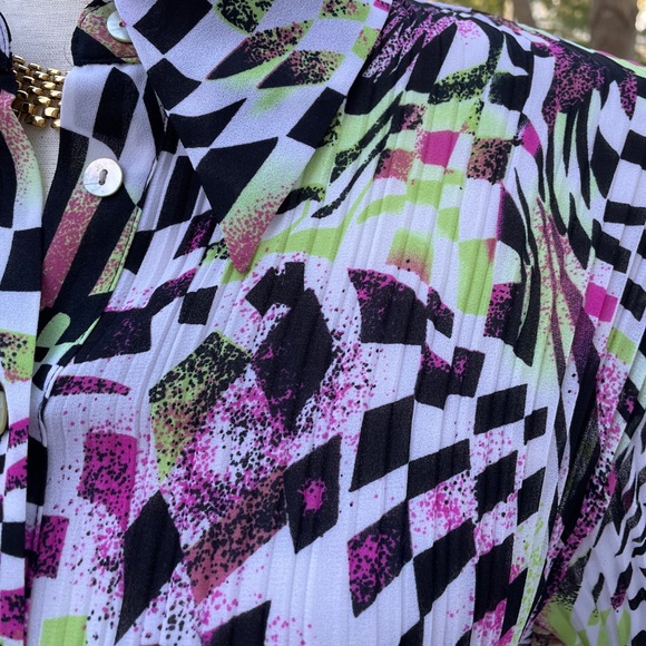 VIOLET & CLAIRE Pleated Blouse - Picture 3 of 12